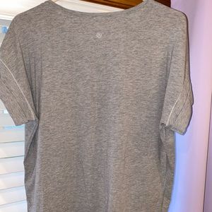 Lululemon oversize Grey tee size 6